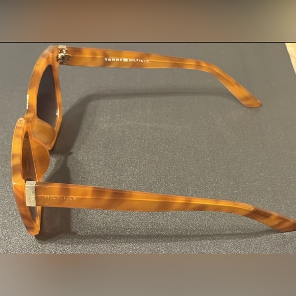 Tommy Hilfiger Miley‎ WP Large Tortoise Square Oversized Sunglasses - Picture 3 of 4